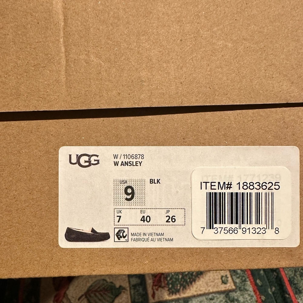 UGG New Ansley Size 9
